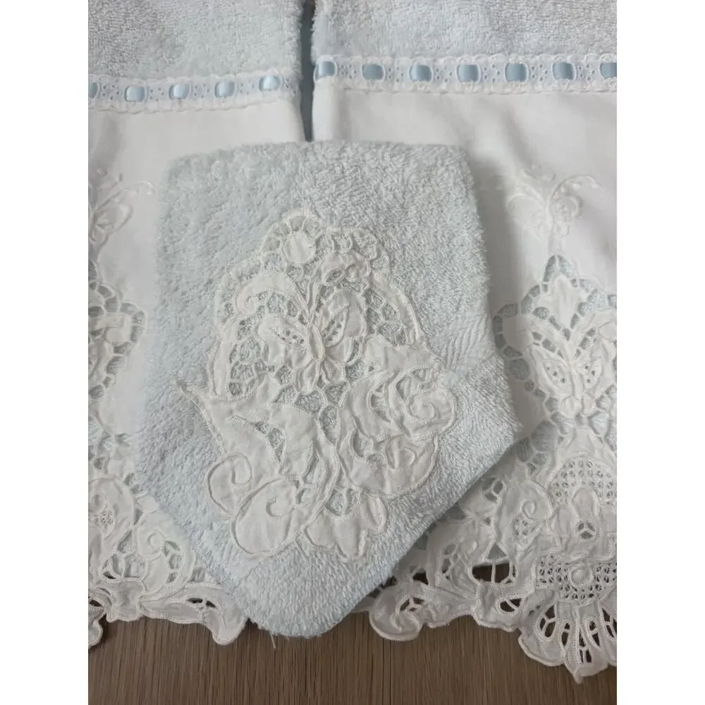 Vintage Mia Armand Beverly Hills Lace Applique Blue Designer Towel Set